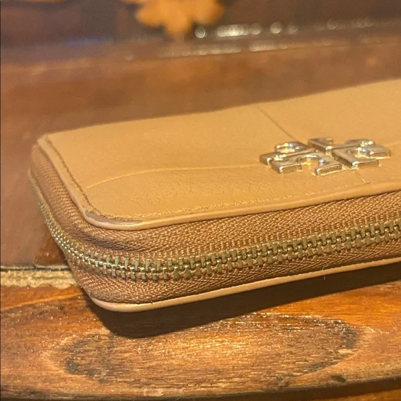 Tory Burch Pebbled Leather Zip Wallet in Saddle - Picture 5 of 11